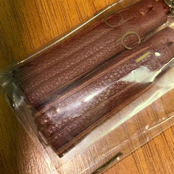 Brand New in Box Authentic Gucci GG Leather Bag Charm / Keychain / Keyring - Picture 11 of 12